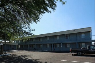 Executive Apartments in Tucson, AZ - Building Photo - Interior Photo