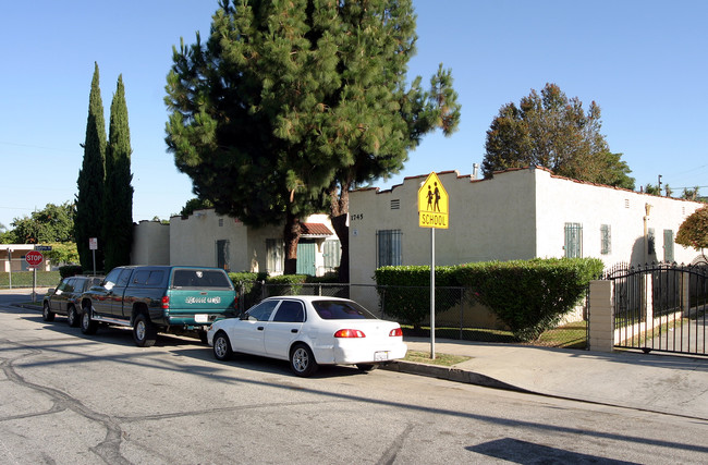 1745 W 20th St in Los Angeles, CA - Foto de edificio - Building Photo