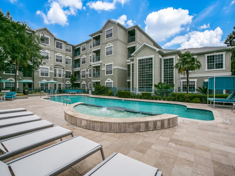 The Maroneal in Houston, TX - Building Photo