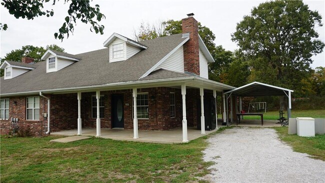 107 N Elm Springs Rd in Springdale, AR - Building Photo - Building Photo