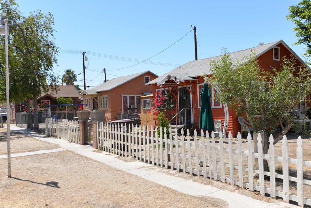 44911 Oasis St in Indio, CA - Building Photo