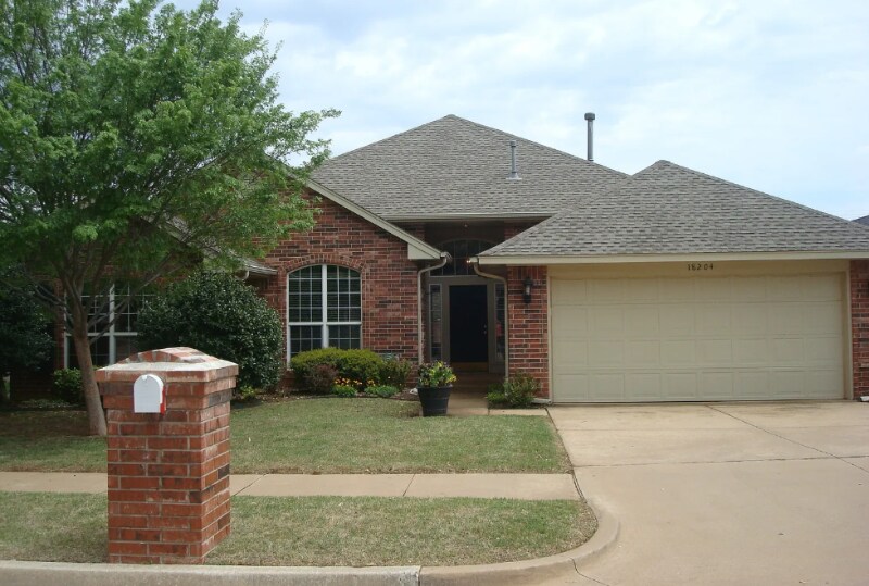 18204 Willow Oak Ln in Edmond, OK - Building Photo