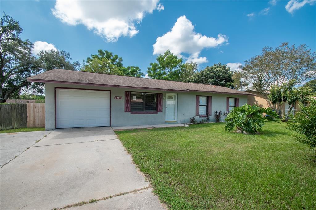 27270 Warner Ave in Brooksville, FL - Foto de edificio