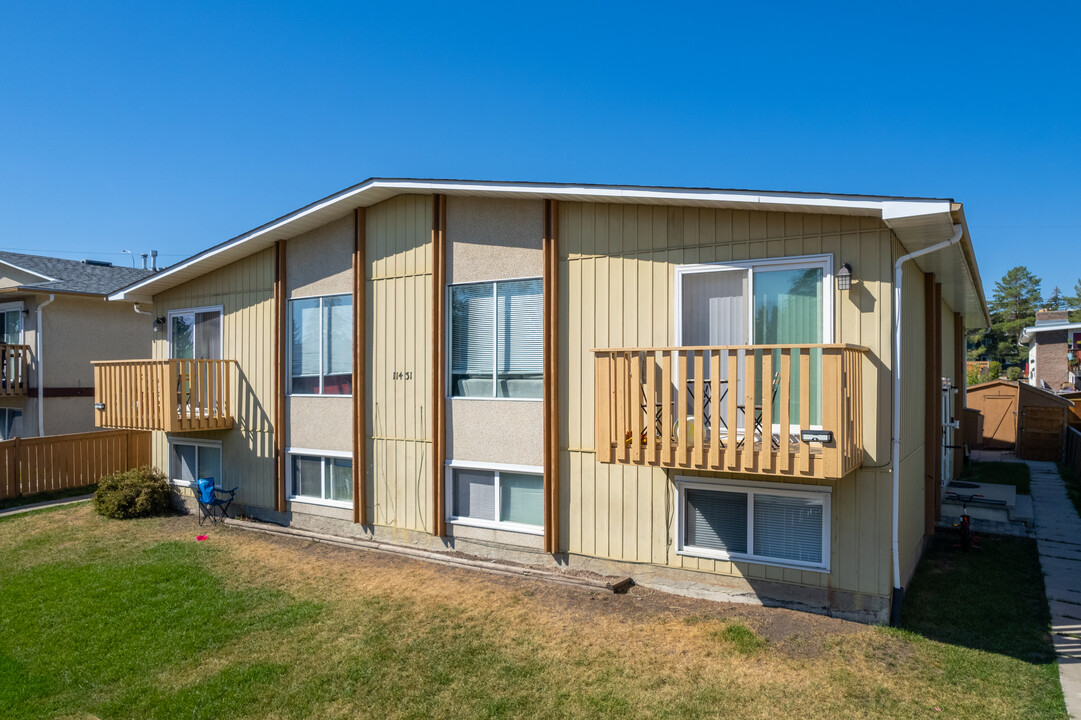 11431 8 St SW in Calgary, AB - Building Photo