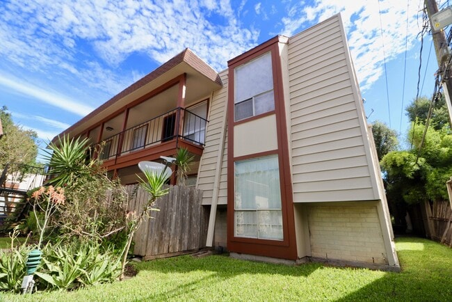 property at 5929 Queensloch Dr