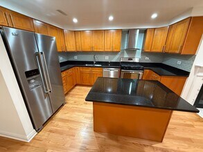 5747 N Sheridan Rd in Chicago, IL - Building Photo - Building Photo
