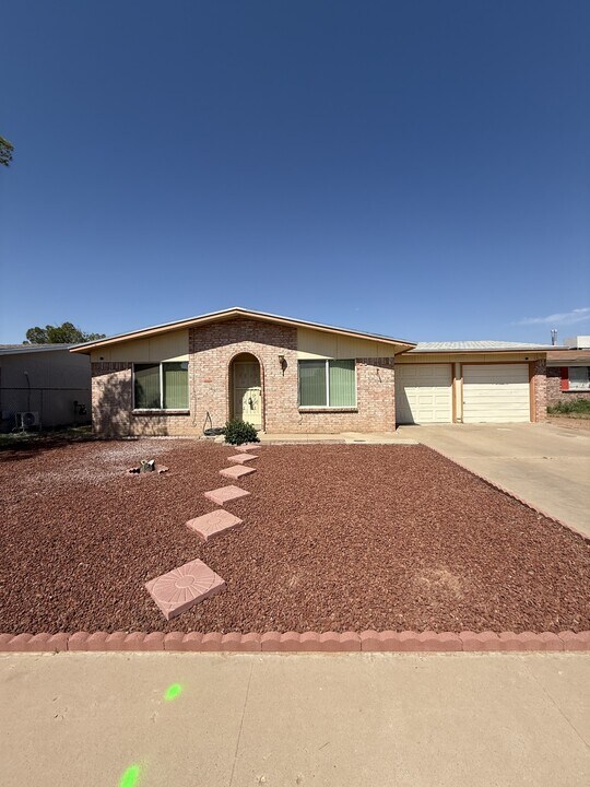 10709 Opalstone St in El Paso, TX - Building Photo
