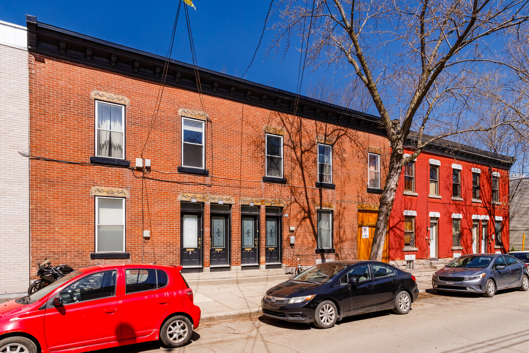 2487 Saint-Charles St in Montréal, QC - Building Photo