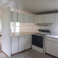 319 Iotla Valley Park Rd in Franklin, NC - Building Photo - Building Photo