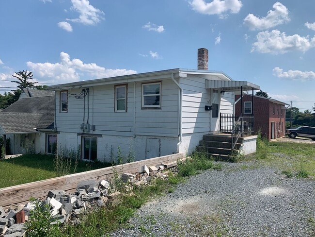 302 Fairmount Ave in Waynesboro, PA - Building Photo - Building Photo