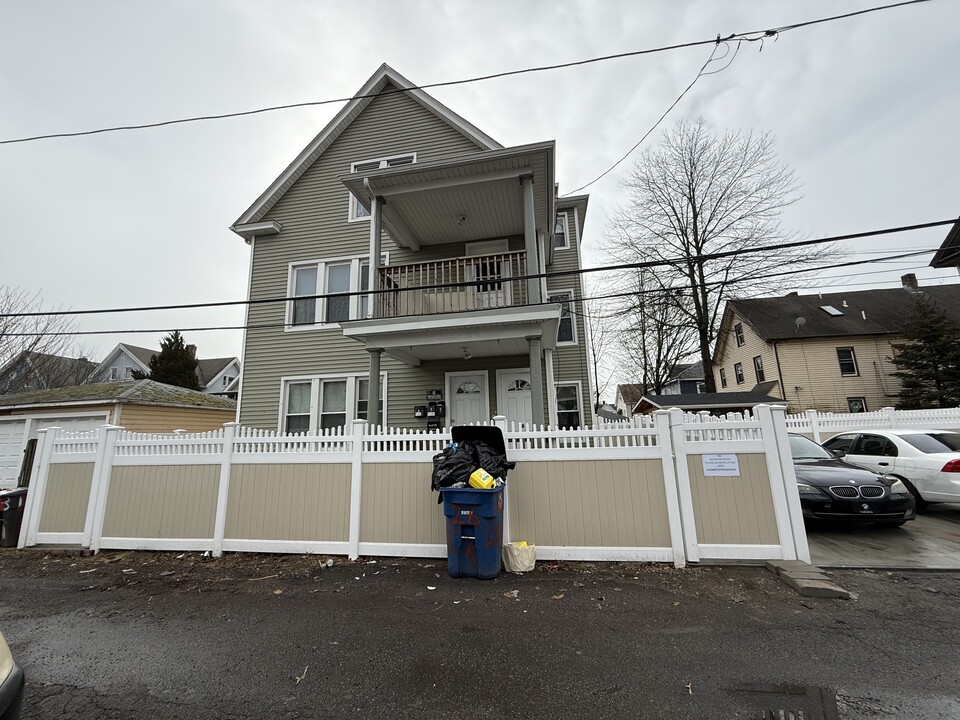 26 Limerick St, Unit 1st floor in New Haven, CT - Foto de edificio