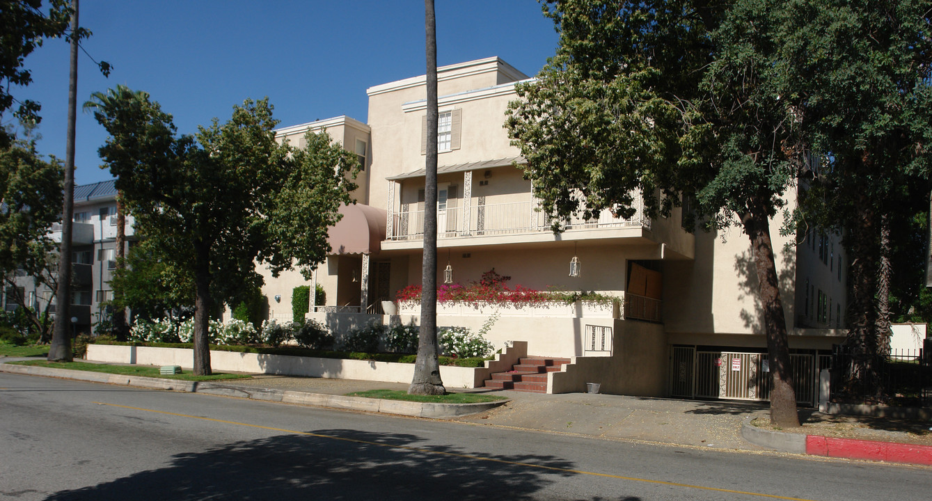 Le Vieux Carre Apartments in Pasadena, CA - Building Photo