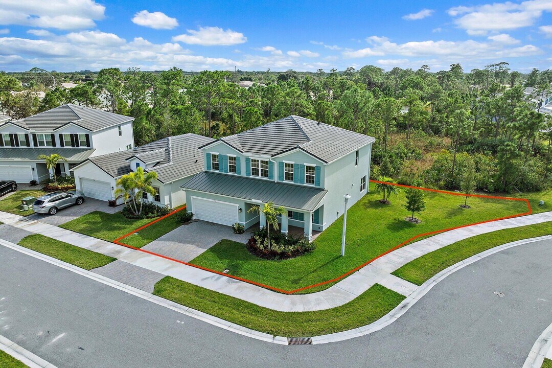 210 SW Pomeroy St in Stuart, FL - Building Photo