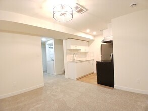 5118 Kinney Wy SW in Edmonton, AB - Building Photo - Building Photo