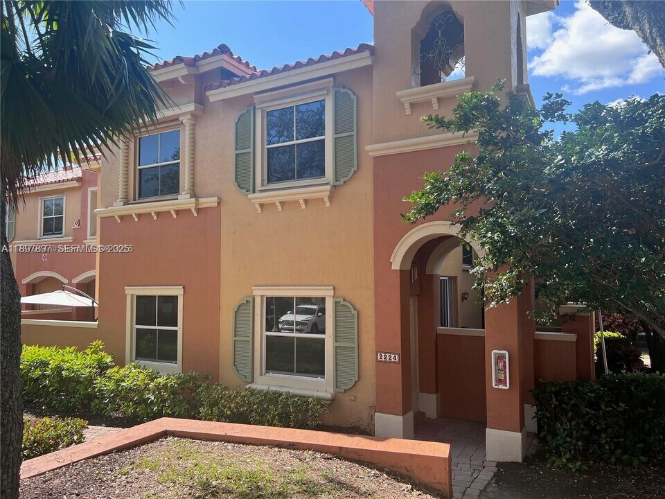 2224 Anchor Ct in Fort Lauderdale, FL - Building Photo