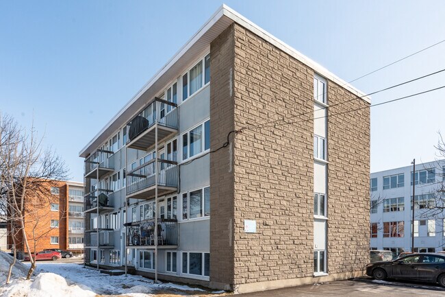 908 Monseigneur-Grandin St in Québec, QC - Building Photo - Building Photo