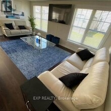 100 Cranesbill Rd in Ottawa, ON - Building Photo - Building Photo