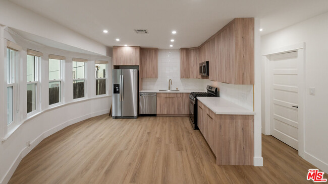 5729 Carlton Way in Los Angeles, CA - Building Photo - Building Photo