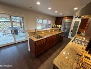 655 E Riverview Cir in Reno, NV - Building Photo - Building Photo