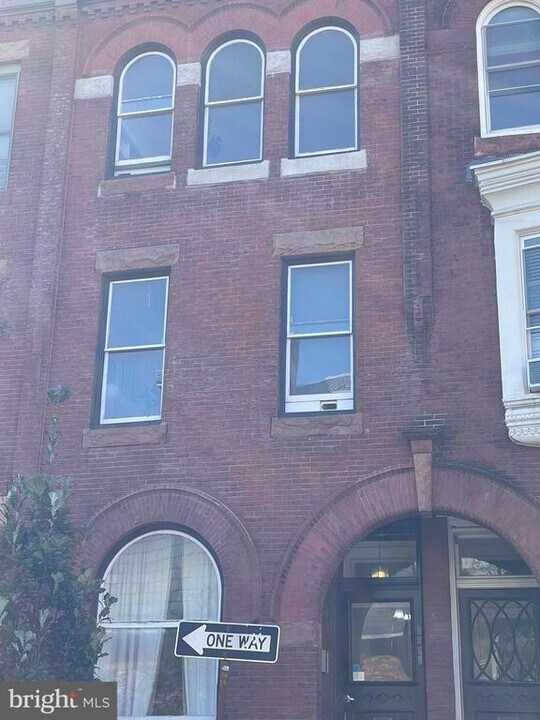 2312 Locust St in Philadelphia, PA - Building Photo