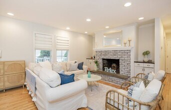 27 Tanners Neck Ln in Westhampton, NY - Building Photo - Building Photo