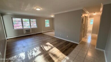 14 Windsor Terrace in Freehold, NJ - Building Photo - Building Photo