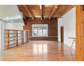 39 Sleeper St in Boston, MA - Building Photo - Building Photo