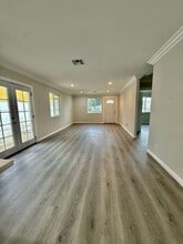 10501 Angell St in Norwalk, CA - Foto de edificio - Building Photo