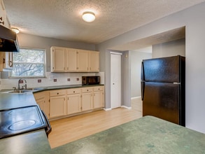 6593 Delburn Ct in Dublin, OH - Foto de edificio - Building Photo