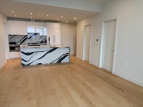 135-1135 13th St E in North Vancouver, BC - Building Photo - Building Photo