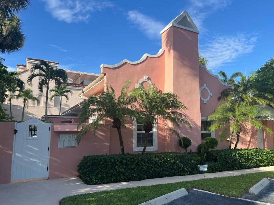 142 Peruvian Ave in Palm Beach, FL - Building Photo