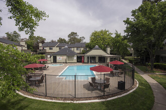 Sierra Glen in Citrus Heights, CA - Foto de edificio - Building Photo