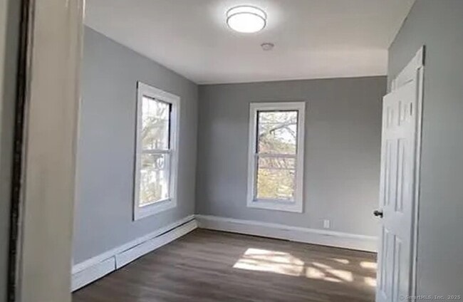 109 Caroline St, Unit 1 in Bridgeport, CT - Building Photo - Building Photo