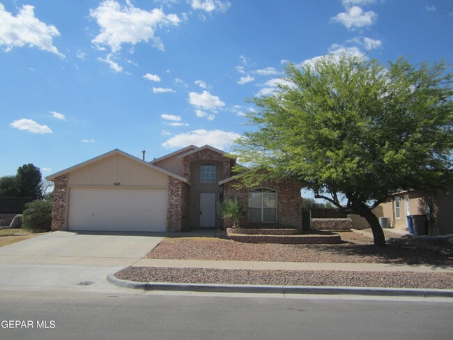 property at 640 Pinar Del Rio Dr