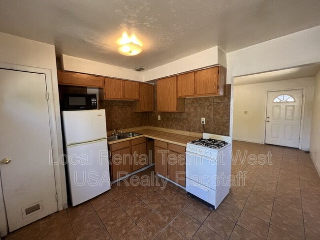 117 E Ellery Ave in Flagstaff, AZ - Building Photo - Building Photo