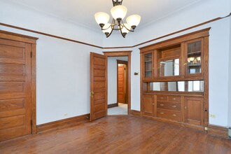 3231 N Seminary Ave in Chicago, IL - Foto de edificio - Building Photo