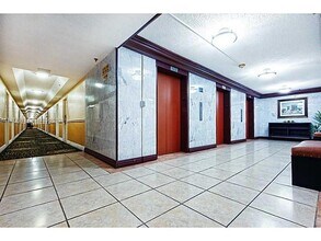 19201 Collins Ave, Unit 432 in Sunny Isles Beach, FL - Foto de edificio - Building Photo