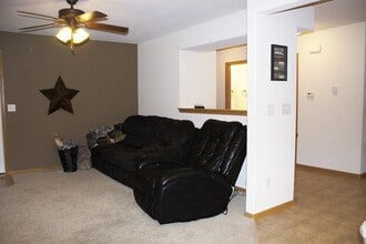 1125 Amelia Dr in Cedar Falls, IA - Building Photo - Building Photo