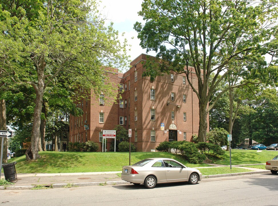 84 Forest St in Hartford, CT - Foto de edificio