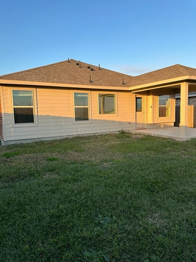 8617 Explorer Dr in Texas City, TX - Building Photo - Building Photo