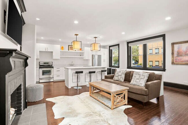 169 Mason St, Unit Virginia Court in Greenwich, CT - Foto de edificio - Building Photo