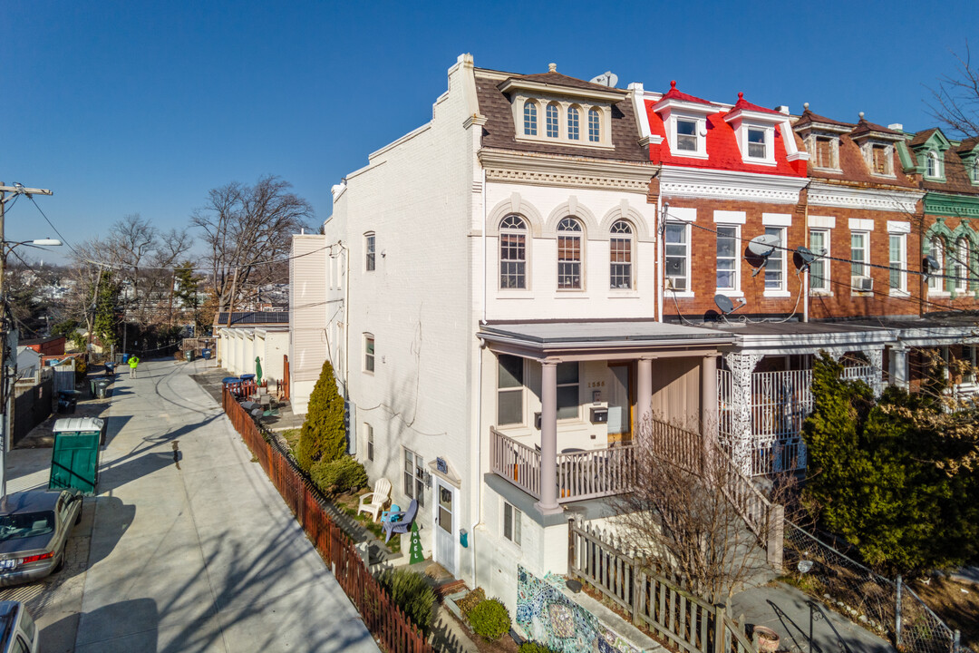 1355 Shepherd St NW in Washington, DC - Foto de edificio