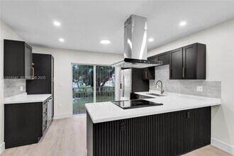 1253 NW 44th St in Miami, FL - Building Photo - Building Photo