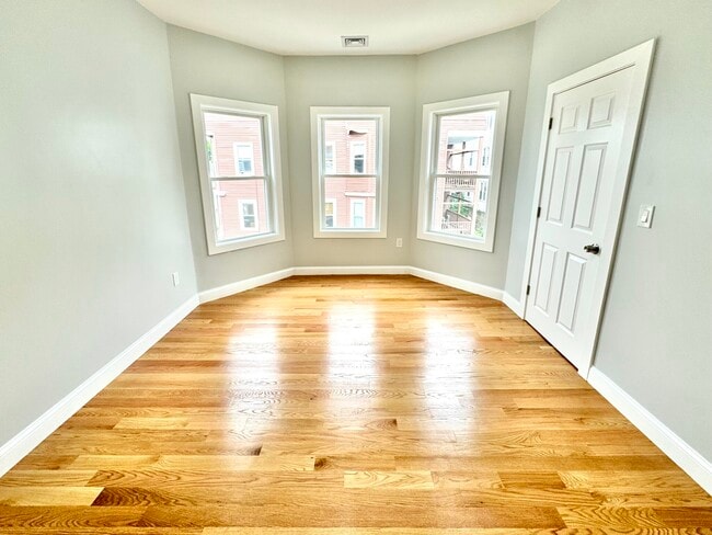 190 Hillside St, Unit 3