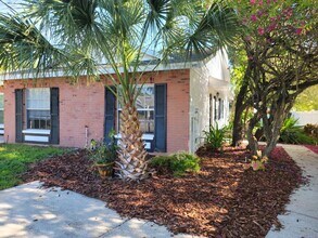 945 Burlwood St in Brandon, FL - Building Photo - Building Photo
