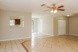 1658 Wainwright St SE in Palm Bay, FL - Foto de edificio - Building Photo