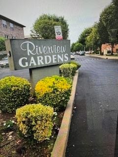 property at 48 Riverview Ct