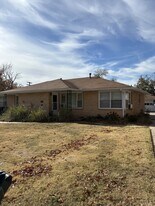 111 Norman Rd in Hutchinson, KS - Building Photo