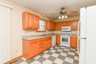 5204 Deer Ridge in Jefferson City, MO - Building Photo - Building Photo