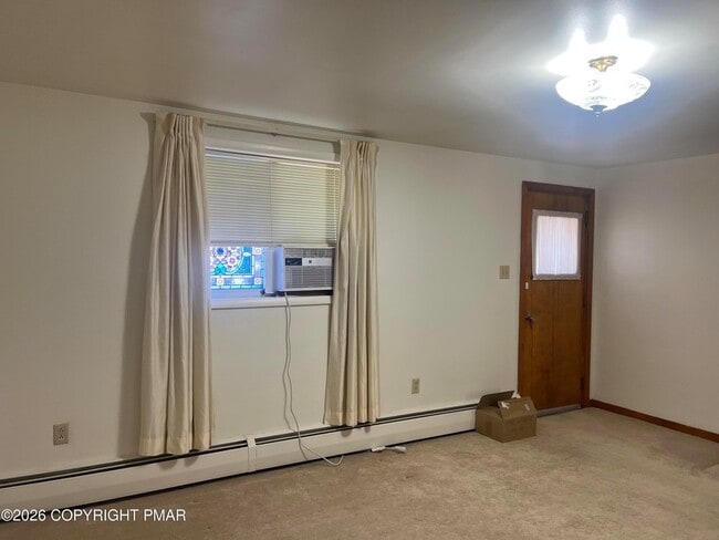 144 E Diaz Ave in Nesquehoning, PA - Foto de edificio - Building Photo